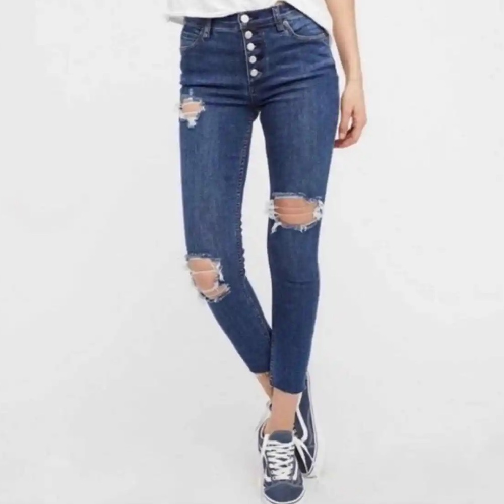 🛑 1 hour sale. Free People Button Fly Raw Edged Hem Distressed Skinny Jean…